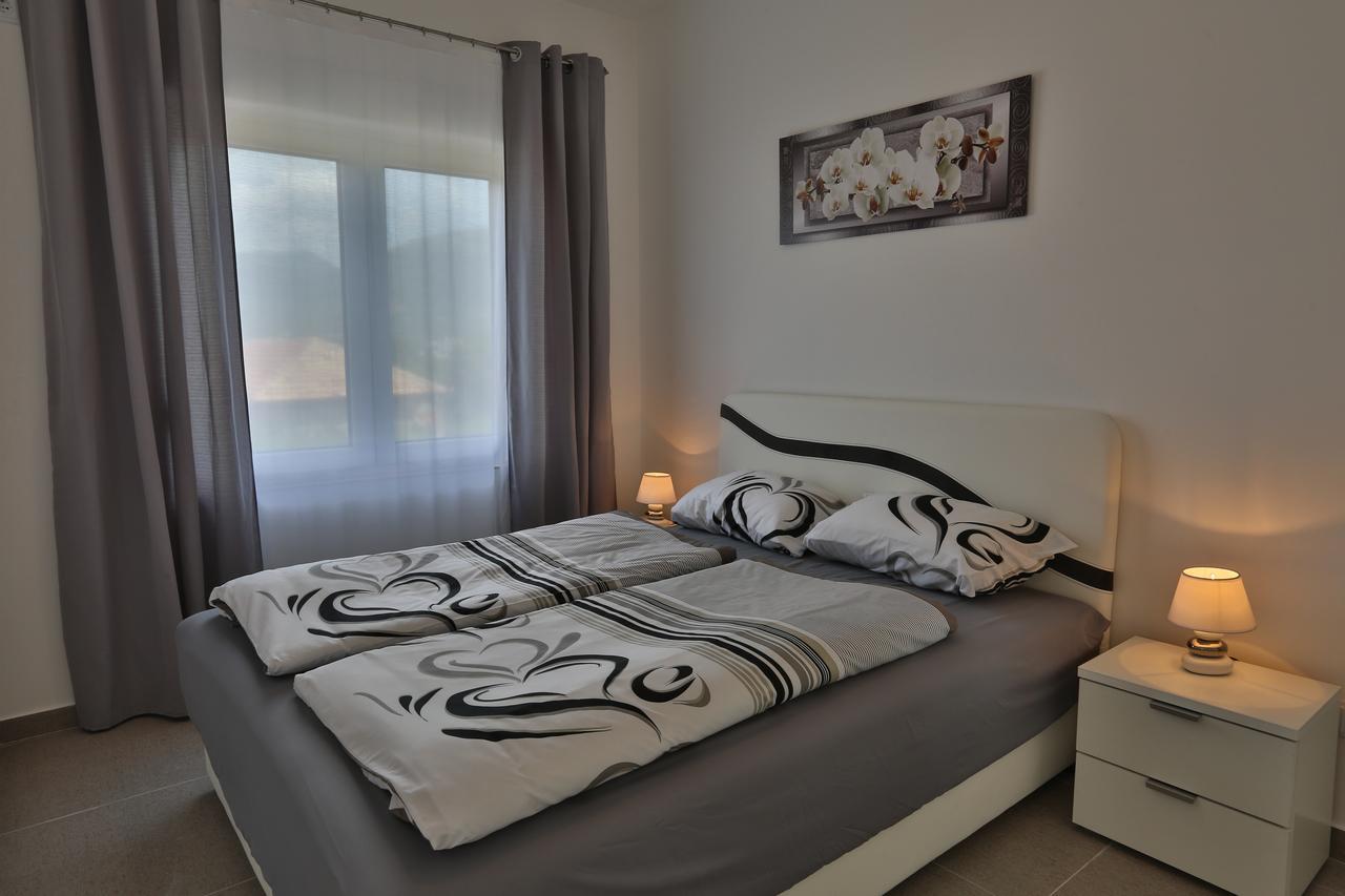 Kristina Apartments Tivat Extérieur photo