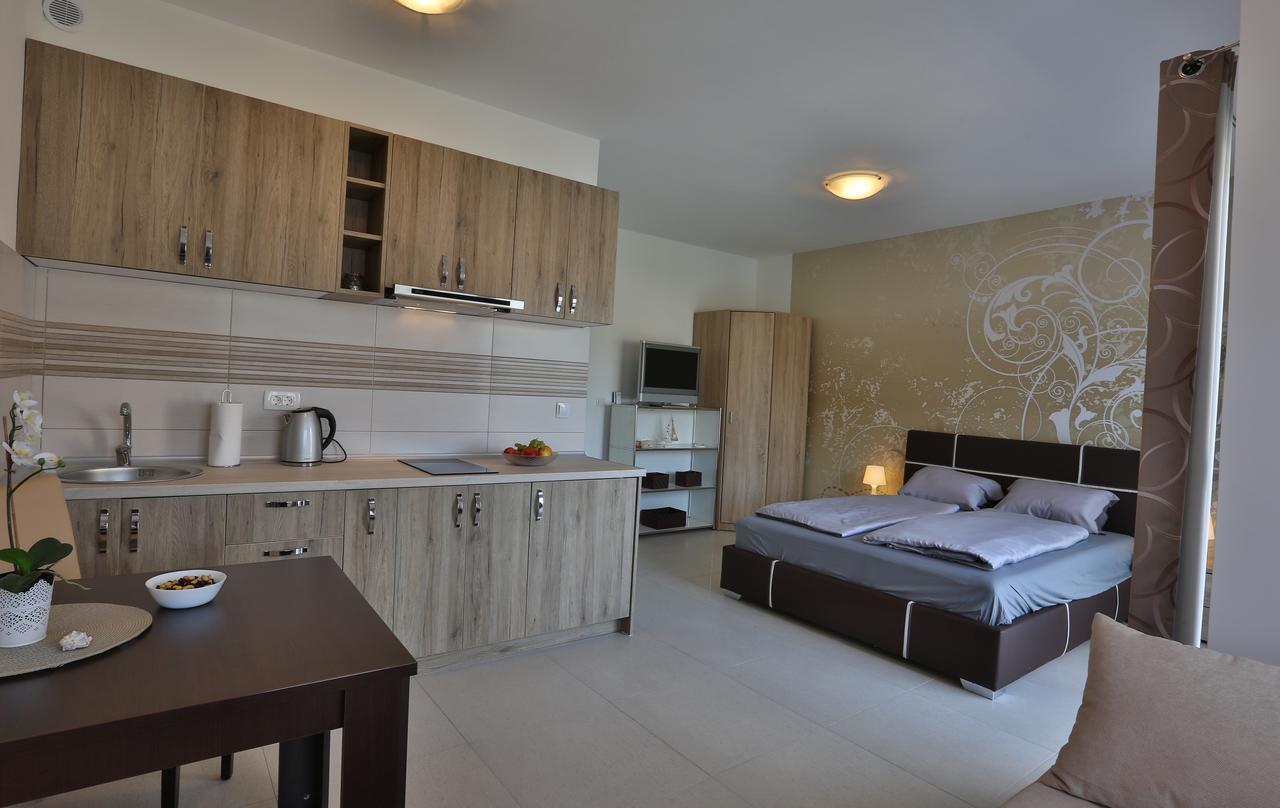 Kristina Apartments Tivat Extérieur photo