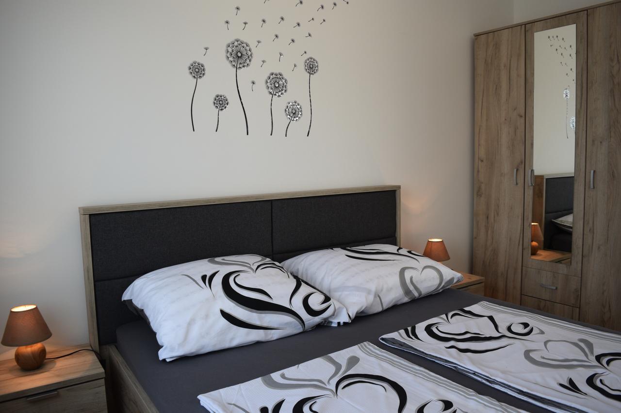 Kristina Apartments Tivat Extérieur photo